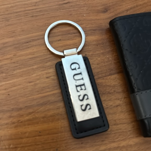 Guess leather mens wallet *free gift with purchase - Picture 7 of 7